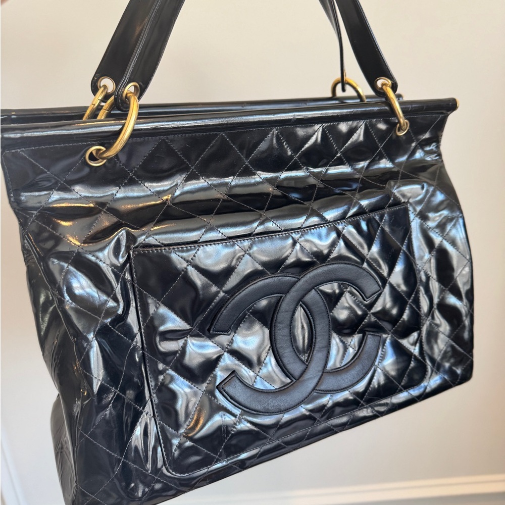 Authenticated Chanel Glossy Black Quilted Bag